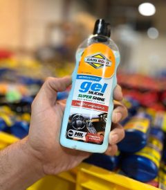 ژل واکس رین رود با رایحه ادکلنی بسیار با کیفیت حاوی سیلیکون ضد چسبندگی غبار و گرد با خاصیت تمییزکنندگی و براق کنندگ و بسیار ماندگار