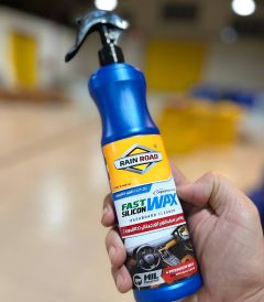 این واکس حاوی سیلیکون می باشد. با رایحه و بسیار با کیفیت، ضد چسبندگی و گرد و غبار دارای خاصیت تمیزکنندگی، براق کنندگی و محافظ بسیار ماندگار